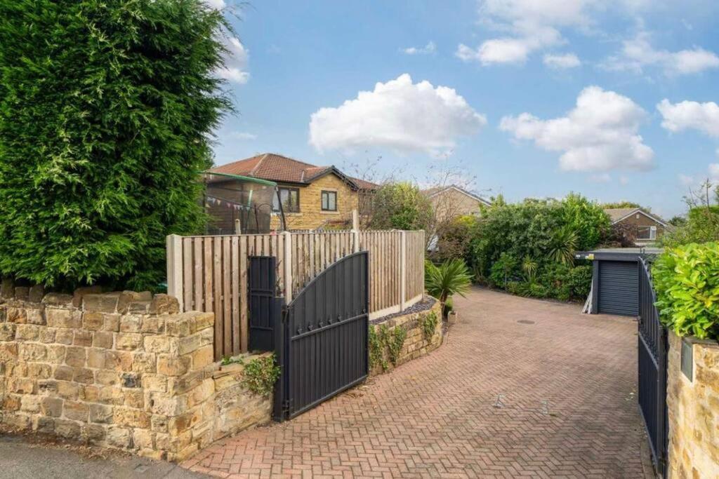 Frank Lane Villa Dewsbury Luaran gambar